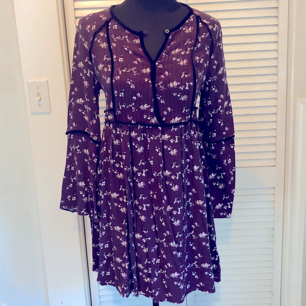 SIMPLY STYLED Wine Color Dress with small floral print. Velvet trim. So Soft‼️💝